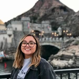 Meet your Posher, Adrienne